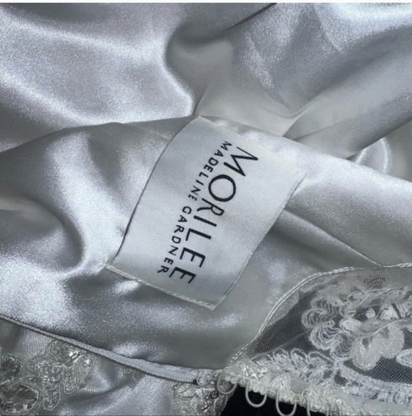 Elegant  Ivory Wedding Dress - Picture 9 of 17